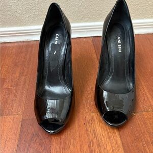 Giani Bini Black Peep Toe Heels
